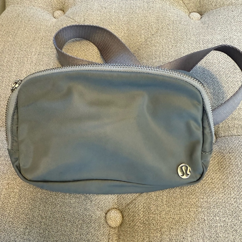 lululemon athletica ORIGINAL Everywhere Belt Bag